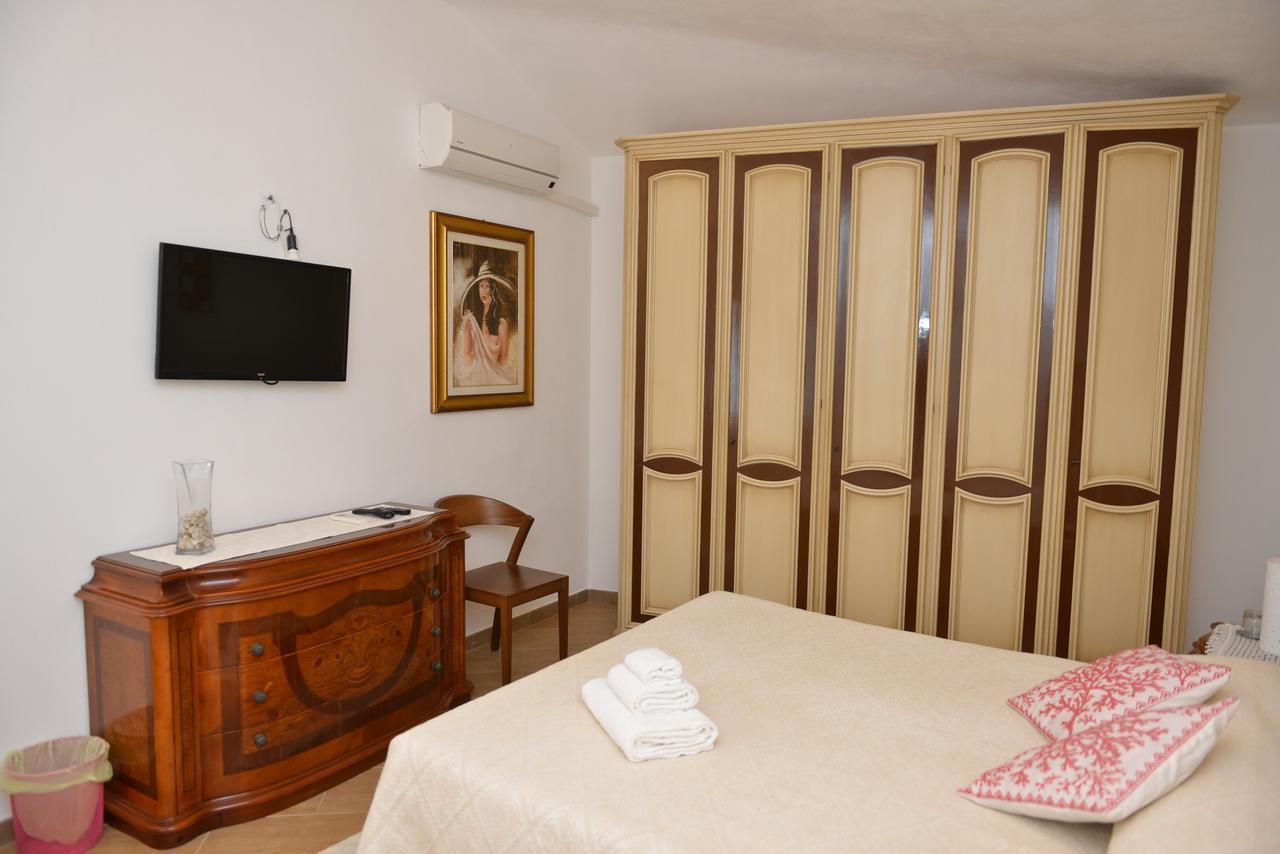 La Fonte Dell'Ulivo 3 Bed & Breakfast La Maddalena  Exterior photo